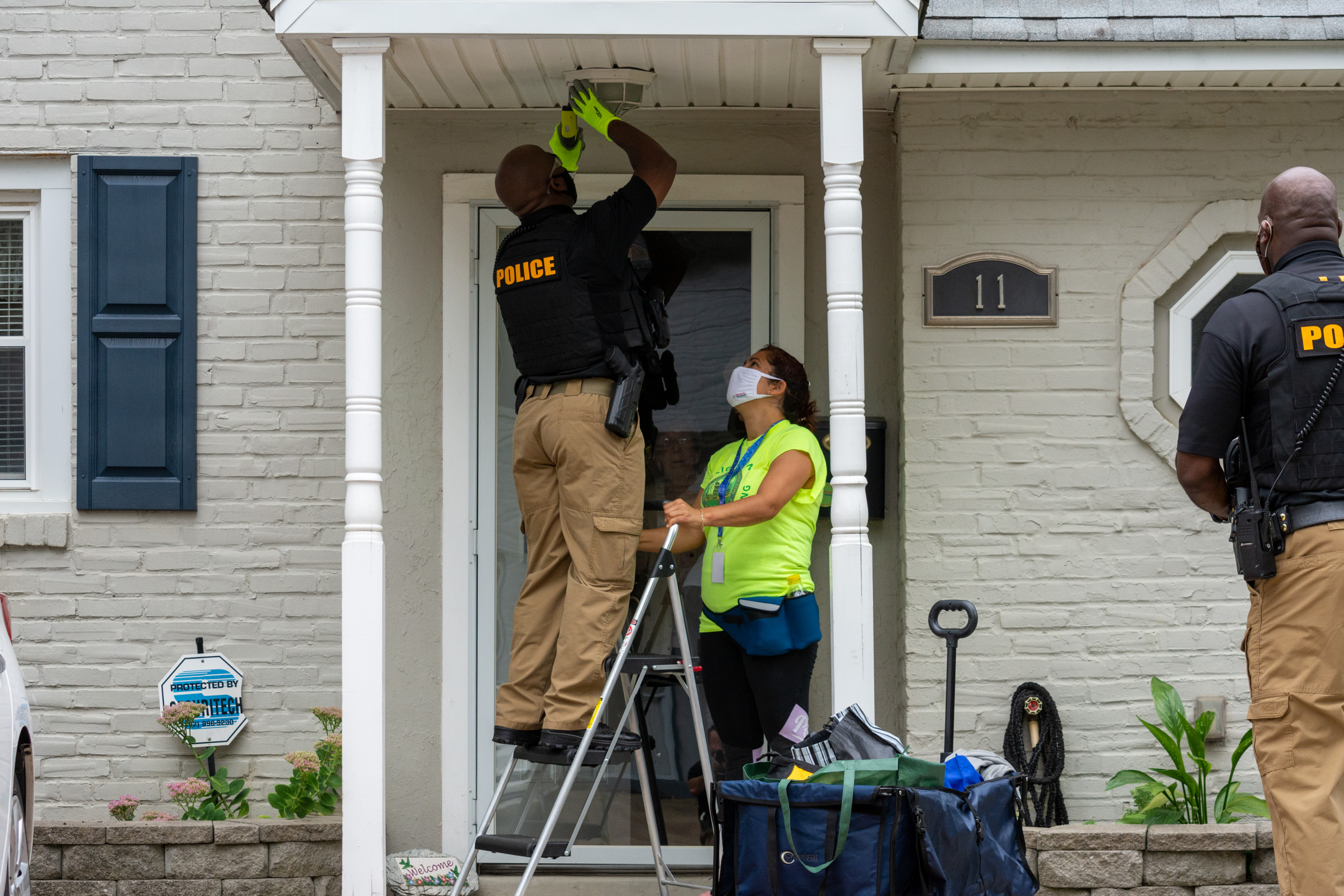 NEW CASTLE COUNTY POLICE ALONG WITH LIGHTS ON DELAWARE INSTALL LIGHTS